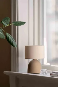 Kremmerhuset Bordlampe Una 27,5cm Sand| Lamper