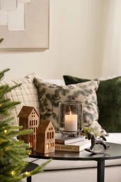 Kremmerhuset Kanelhus Telys H:23cm| Lykter|Julelys Og Lysestaker