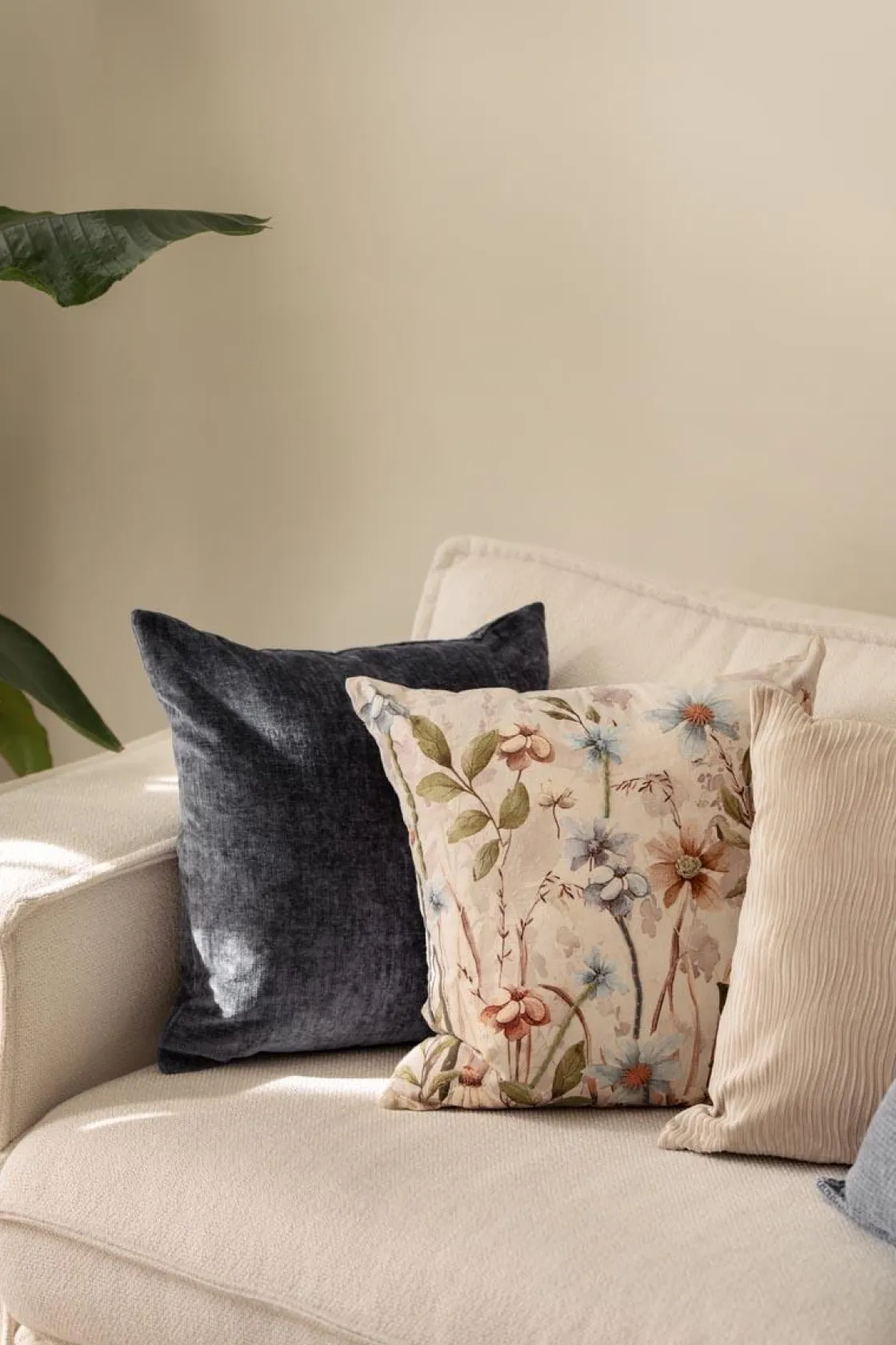 Kremmerhuset Putetrekk Meadow brodert 48x48cm| Putetrekk